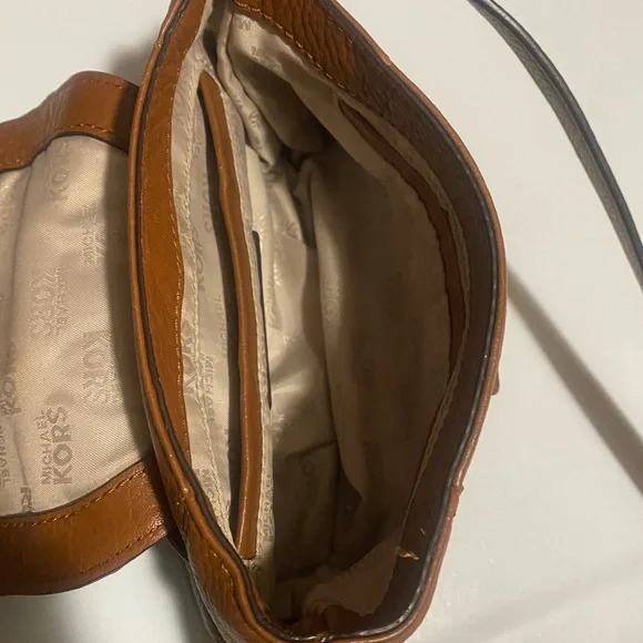 Michael Kors Charlton Crossbody - Picture 14 of 16